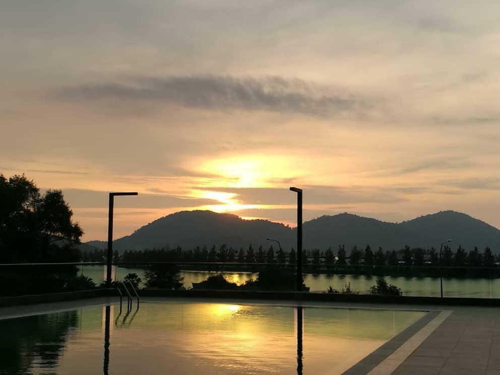 Appartamento di 40 m² con 1 camera Lumut Esterno foto